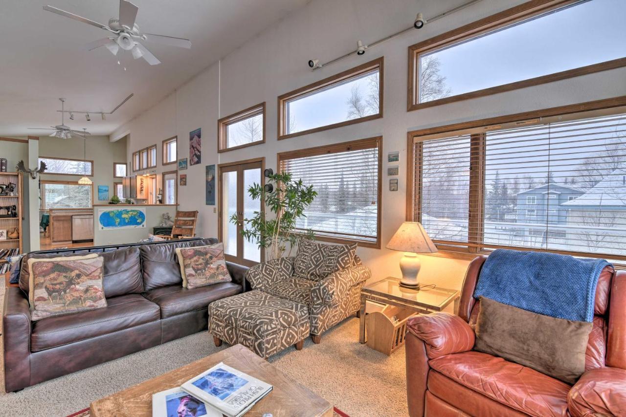 Spacious Family Home With Deck And Million-Dollar View Анкъридж Екстериор снимка