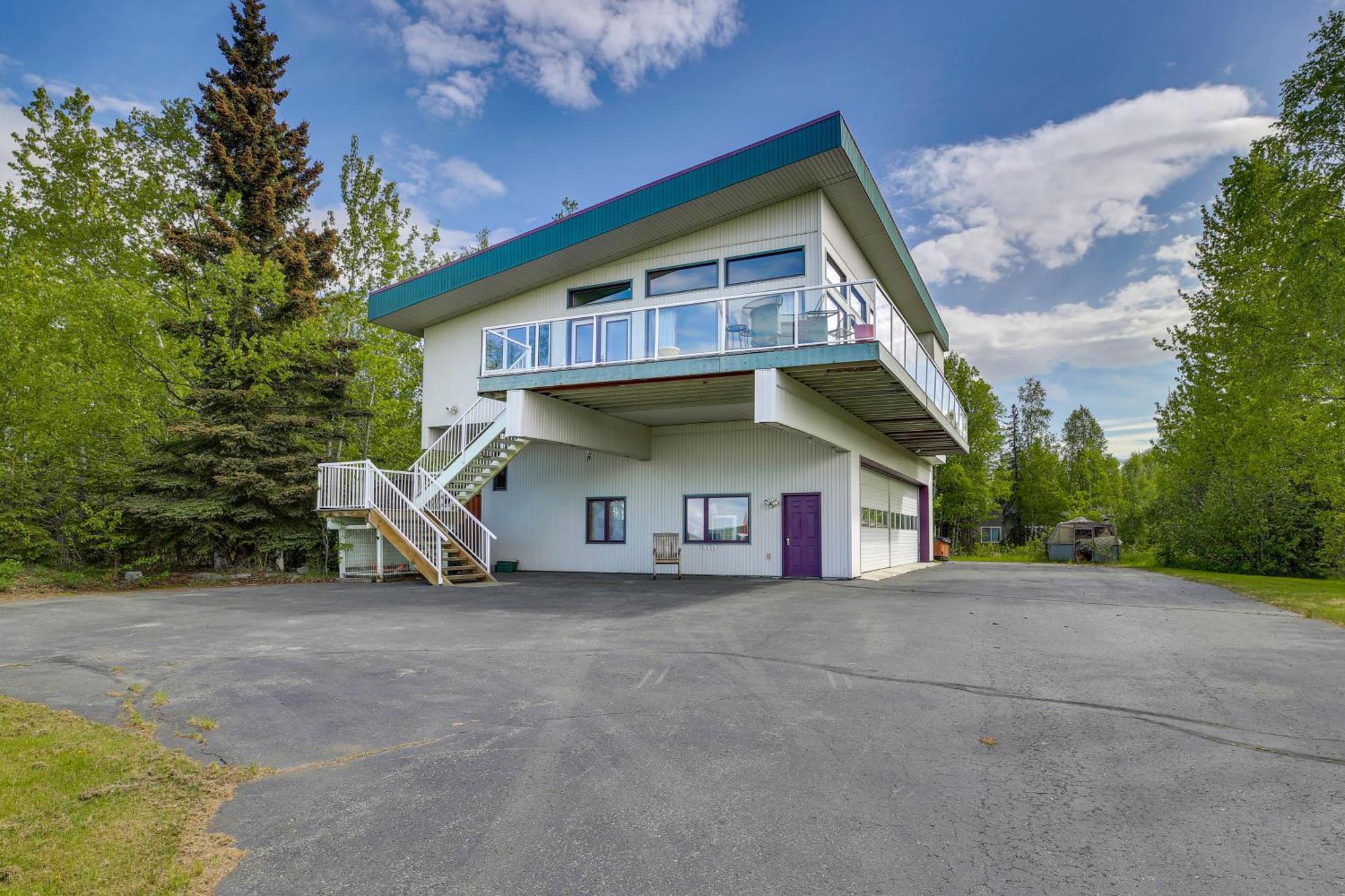 Spacious Family Home With Deck And Million-Dollar View Анкъридж Екстериор снимка