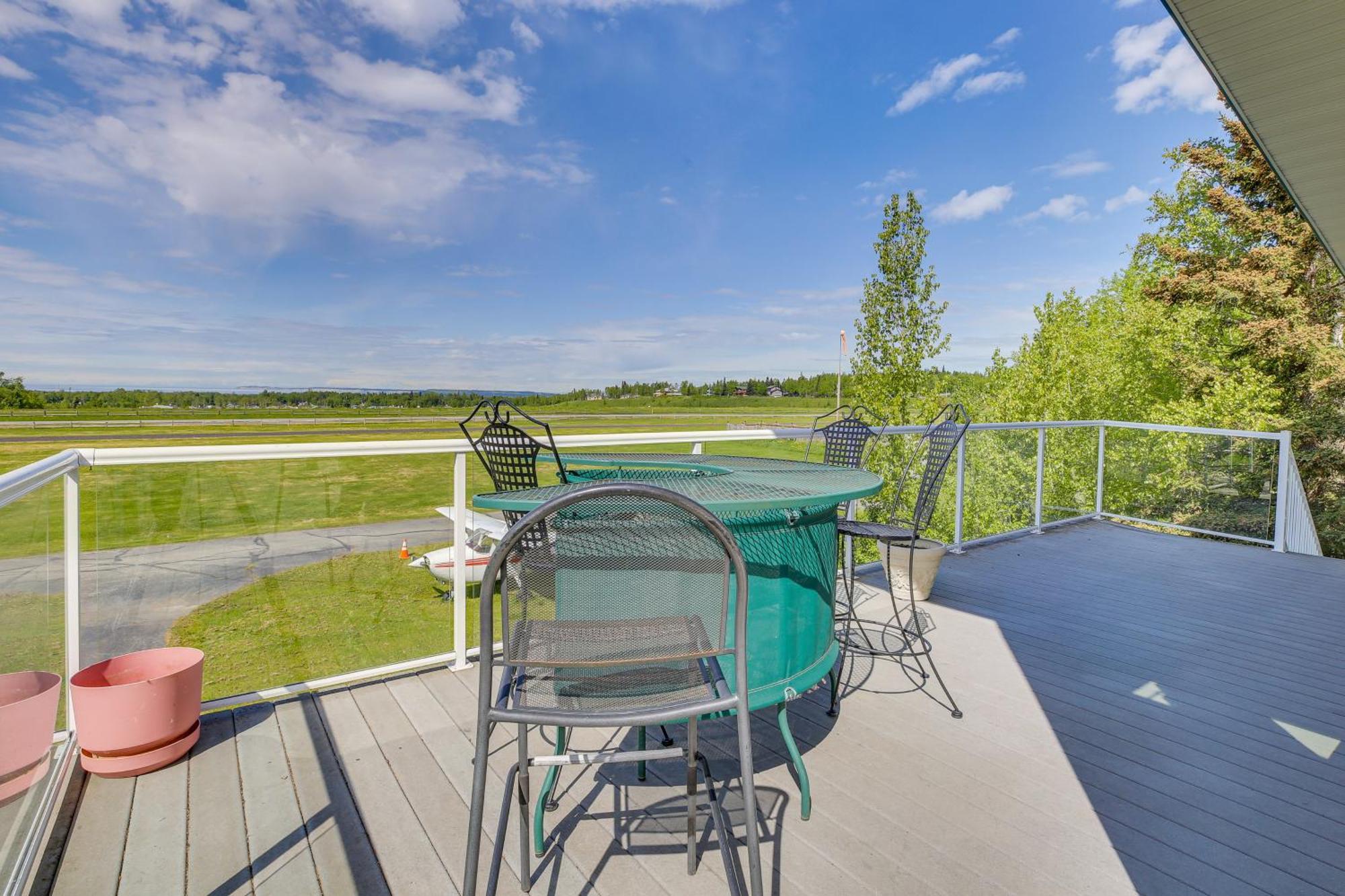 Spacious Family Home With Deck And Million-Dollar View Анкъридж Екстериор снимка