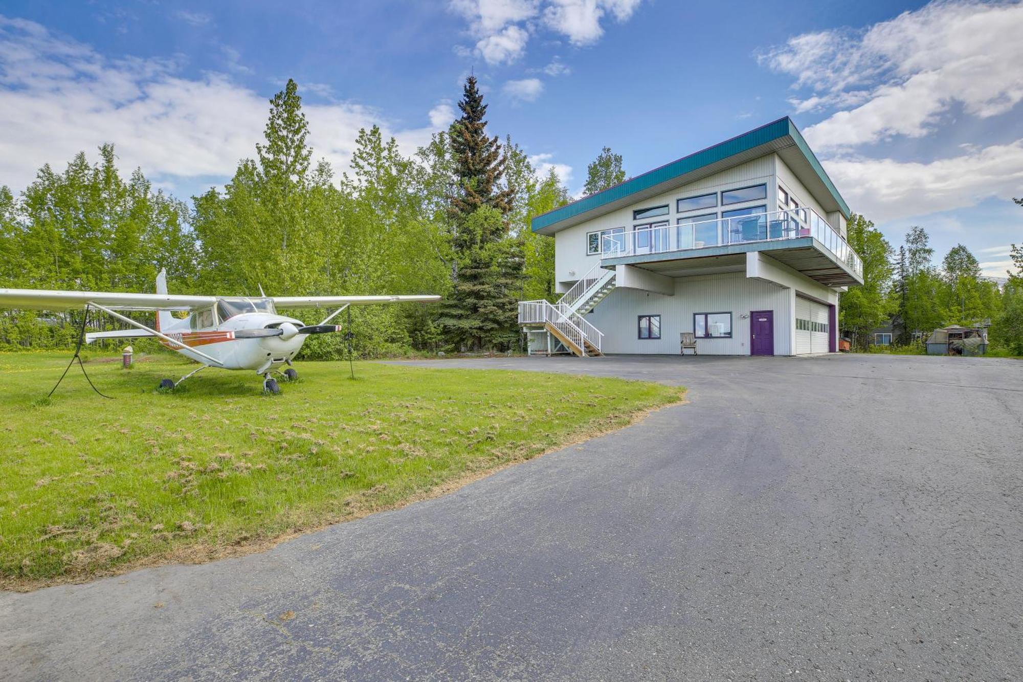 Spacious Family Home With Deck And Million-Dollar View Анкъридж Екстериор снимка